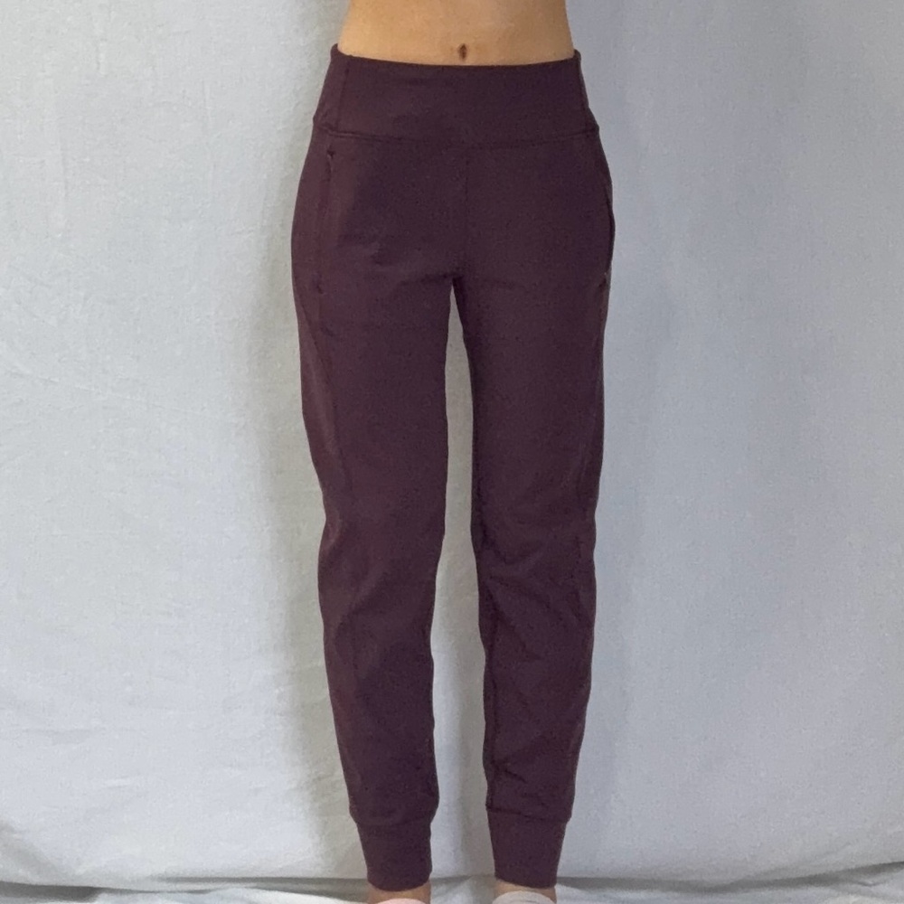 Women’s High-Rise Jogger Pants in Dark Plum